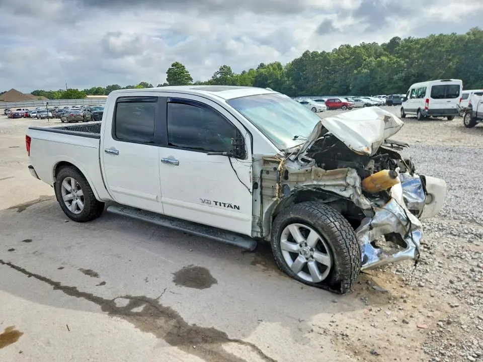 2010 NISSAN TITAN SE  