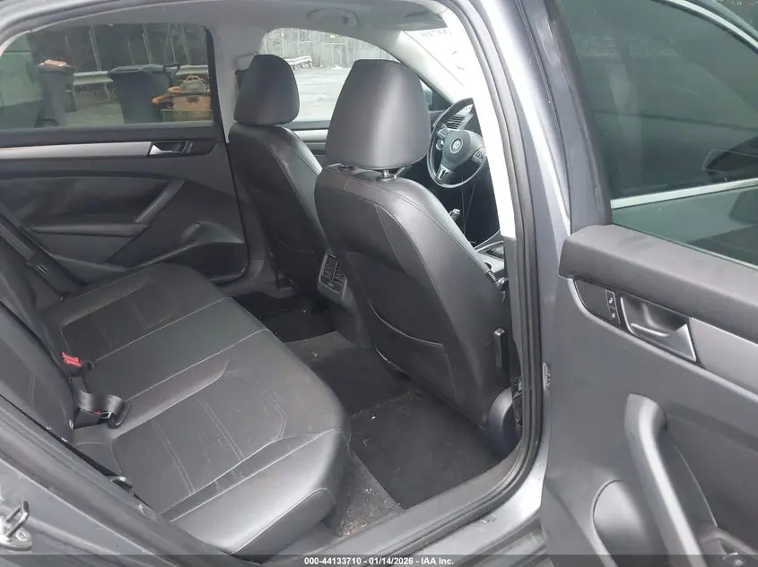 2014 VOLKSWAGEN PASSAT 2.0L TDI SE