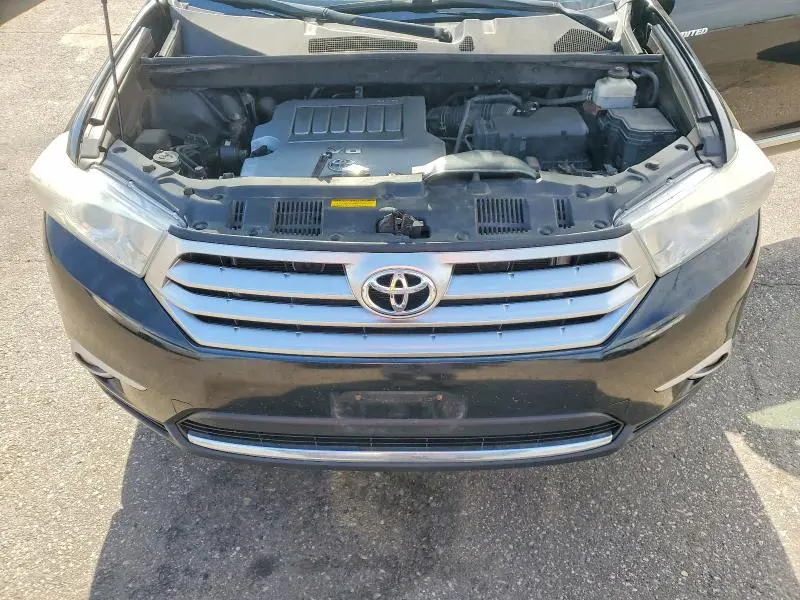 2013 TOYOTA HIGHLANDER LIMITED  