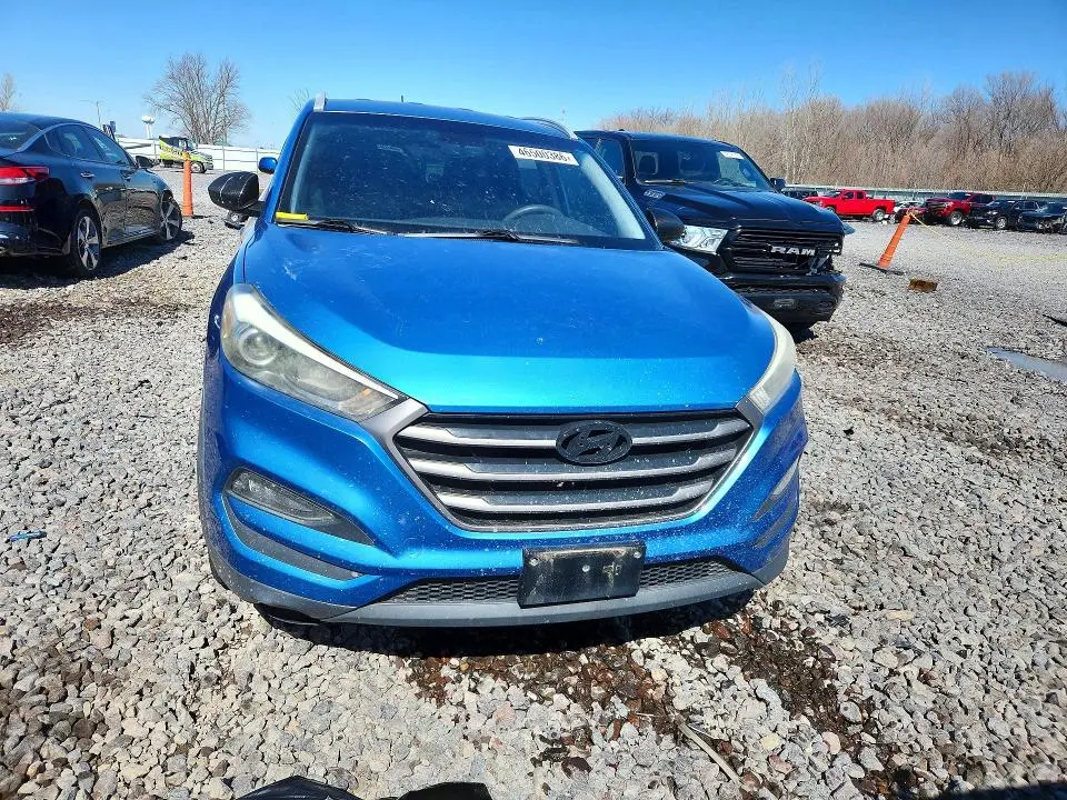 2016 HYUNDAI TUCSON SE  
