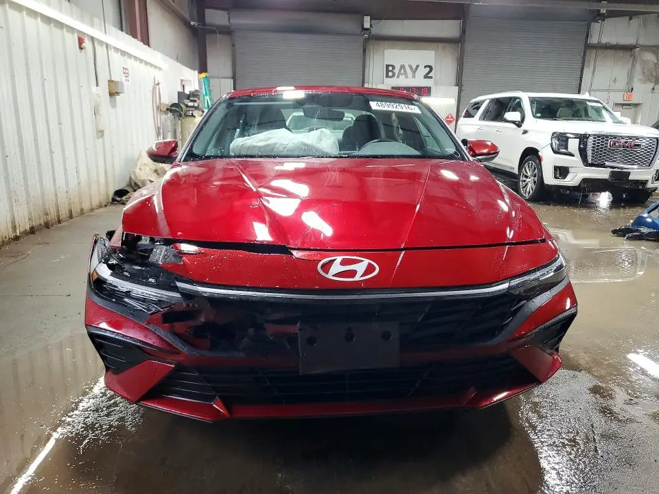 2025 HYUNDAI ELANTRA SE  