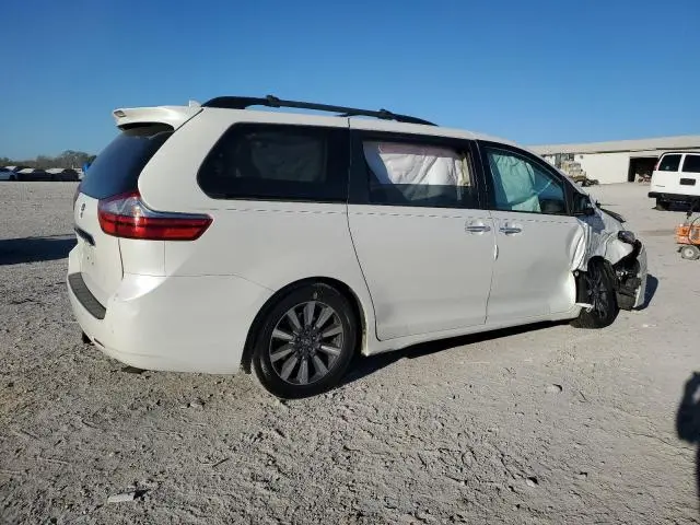 2019 TOYOTA SIENNA XLE