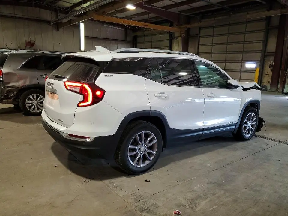 2023 GMC TERRAIN SLT  
