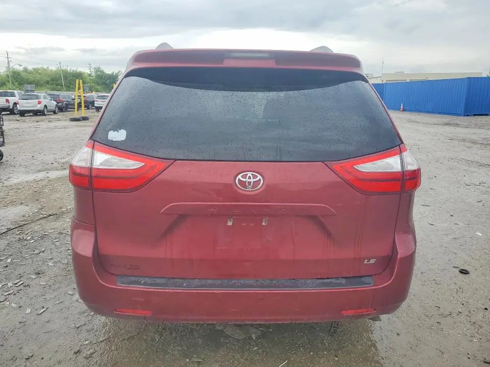 2015 TOYOTA SIENNA LE  