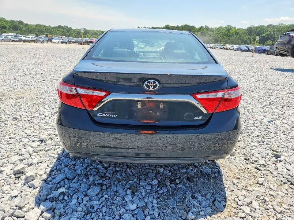 2017 TOYOTA CAMRY SE  