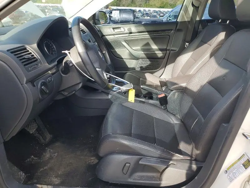 2010 VOLKSWAGEN JETTA SE  