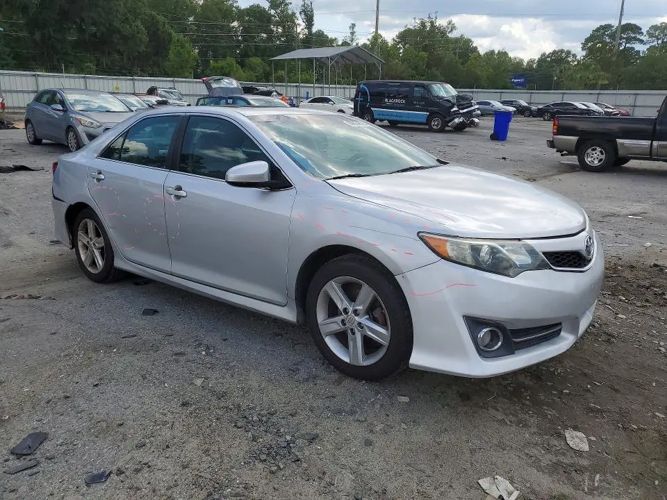 2014 TOYOTA CAMRY SE  