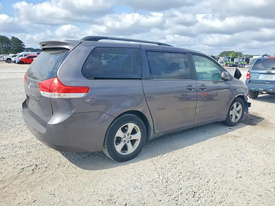 2012 TOYOTA SIENNA LE 8-PASSENGER  