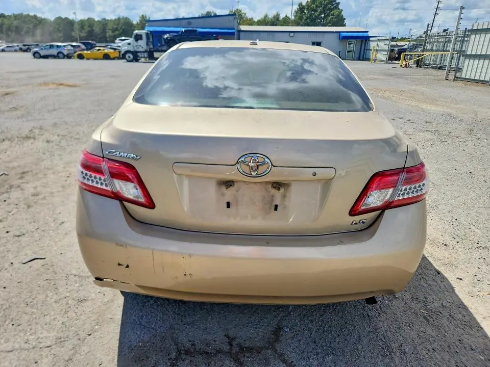2011 TOYOTA CAMRY LE  