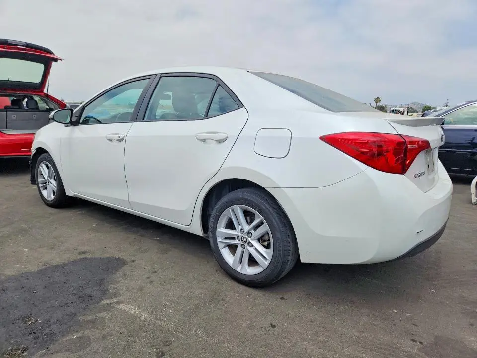 2018 TOYOTA COROLLA SE  