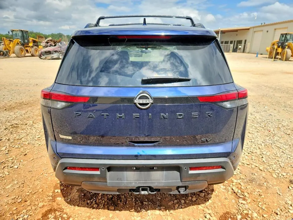 2023 NISSAN PATHFINDER SV  