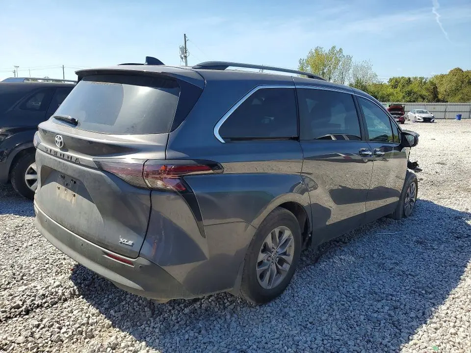 2025 TOYOTA SIENNA XLE 8-PASSENGER  