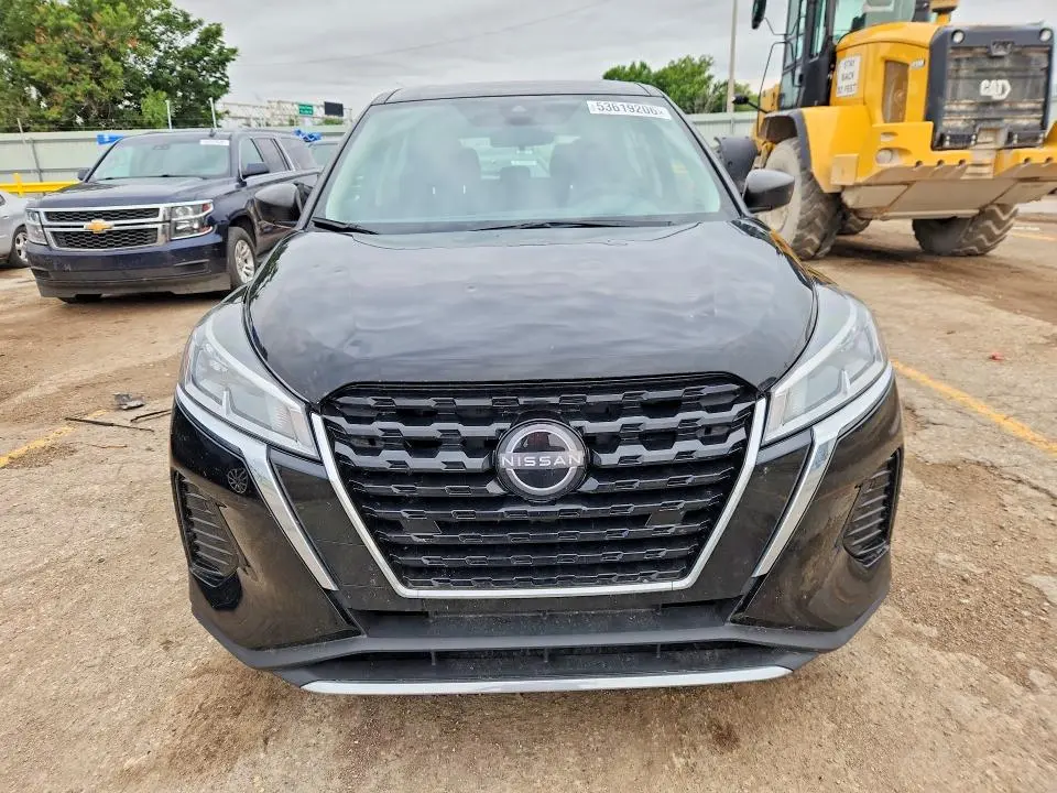 2023 NISSAN KICKS S  