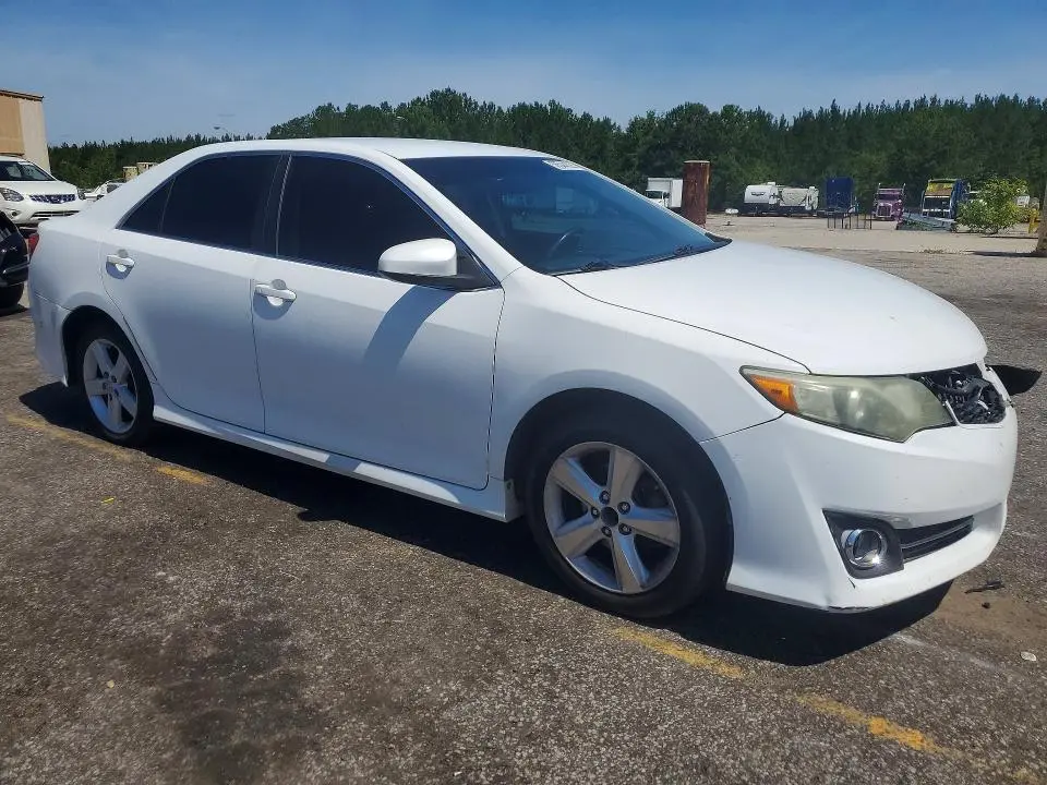 2013 TOYOTA CAMRY SE  