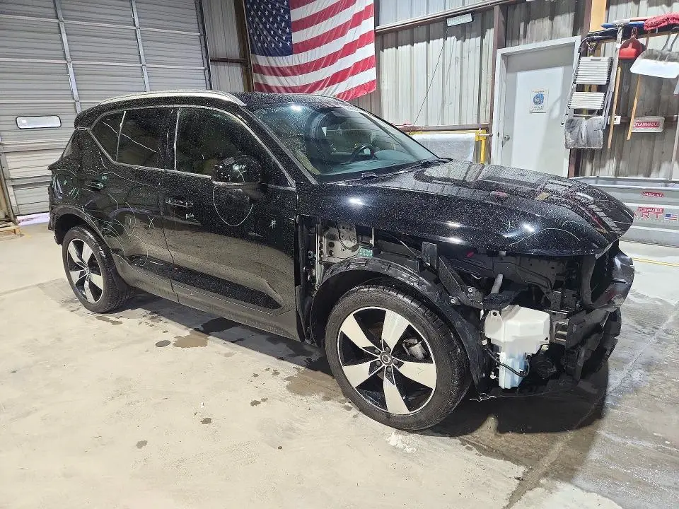 2020 VOLVO XC40 T5 MOMENTUM  