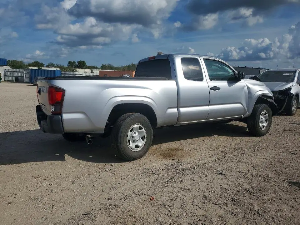 2022 TOYOTA TACOMA SR  
