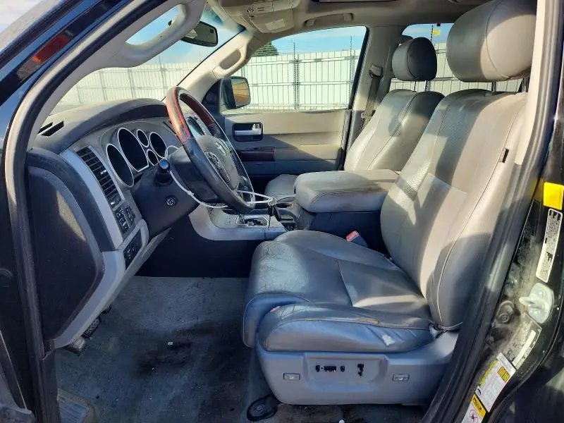 2011 TOYOTA SEQUOIA PLATINUM  