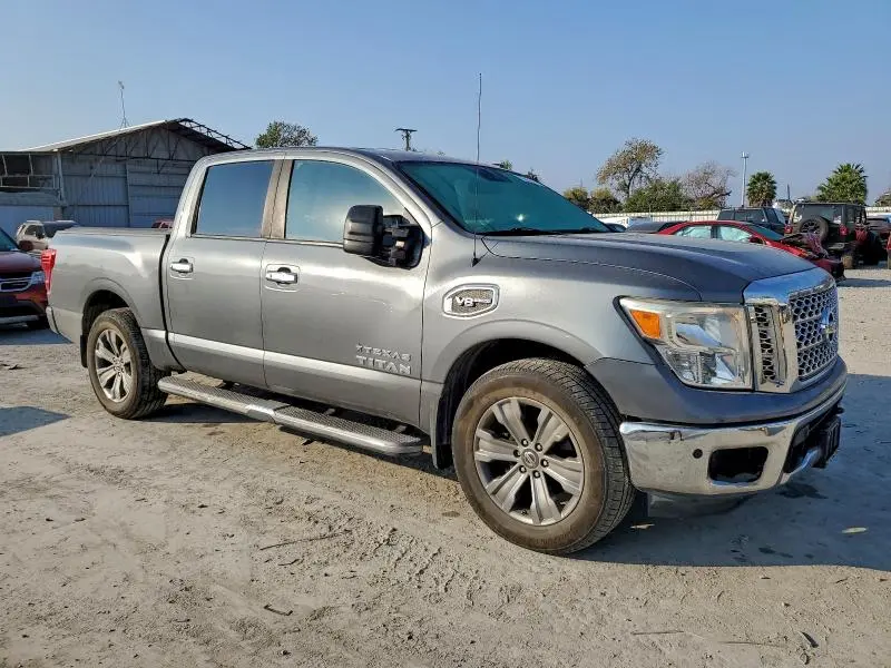 2017 NISSAN TITAN SV  