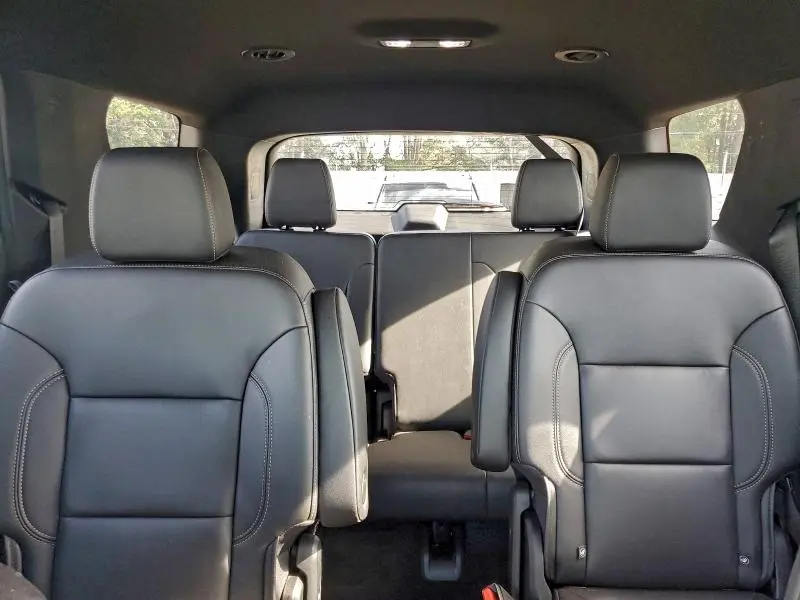 2023 CHEVROLET TRAVERSE LT  