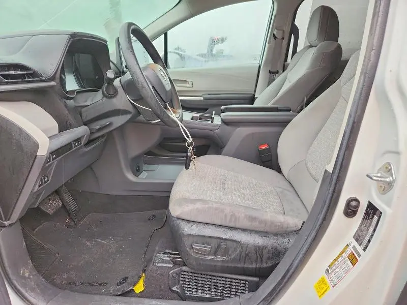 2024 TOYOTA SIENNA LE  