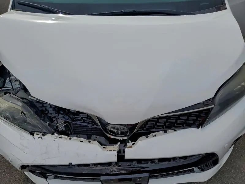 2020 TOYOTA SIENNA SE  