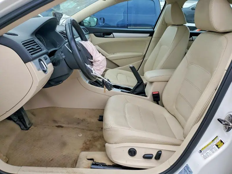 2013 VOLKSWAGEN PASSAT SE  