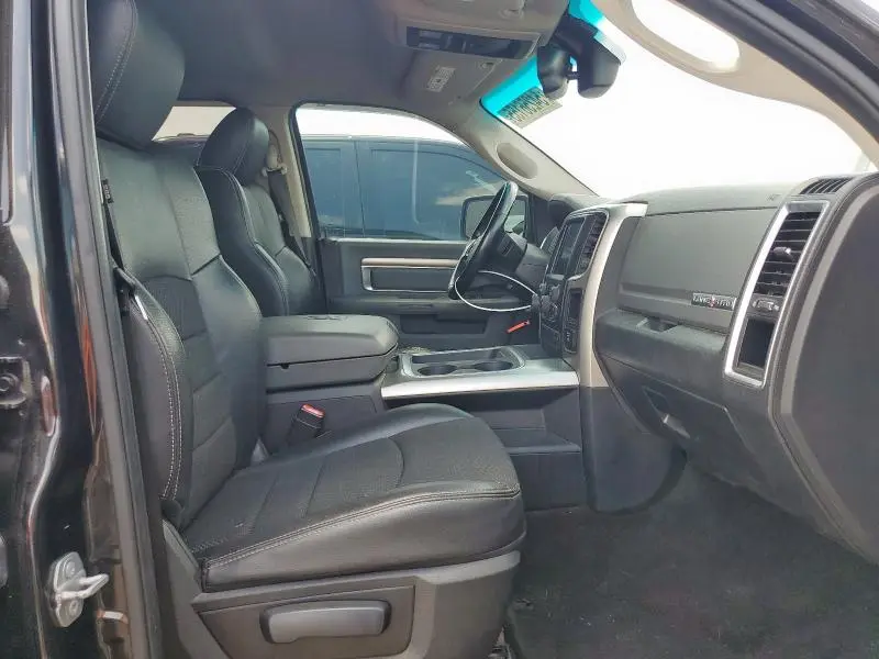 2017 RAM 1500 SLT  