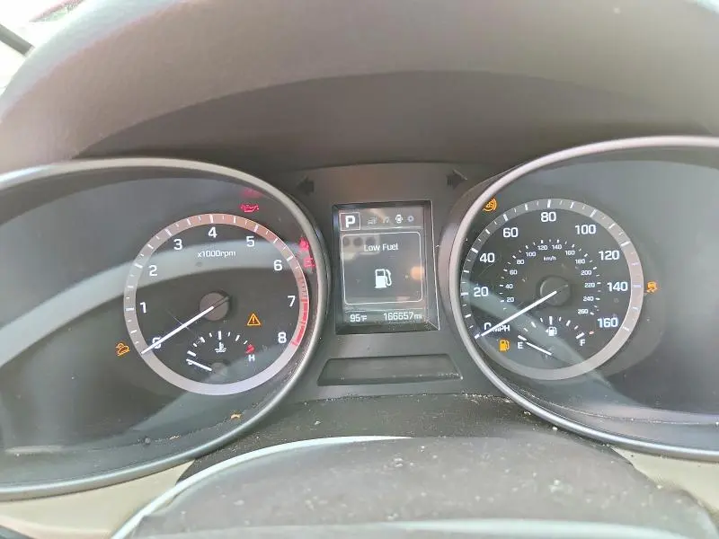 2017 HYUNDAI SANTA FE SE  