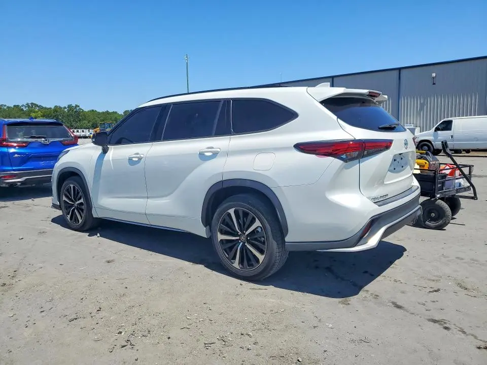 2022 TOYOTA HIGHLANDER XSE  