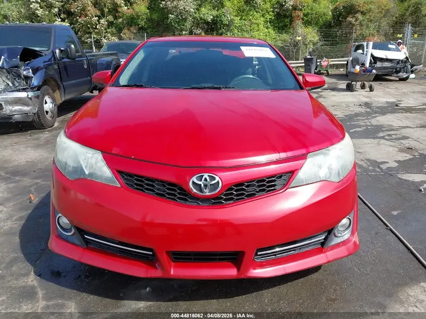 2014 TOYOTA CAMRY SE