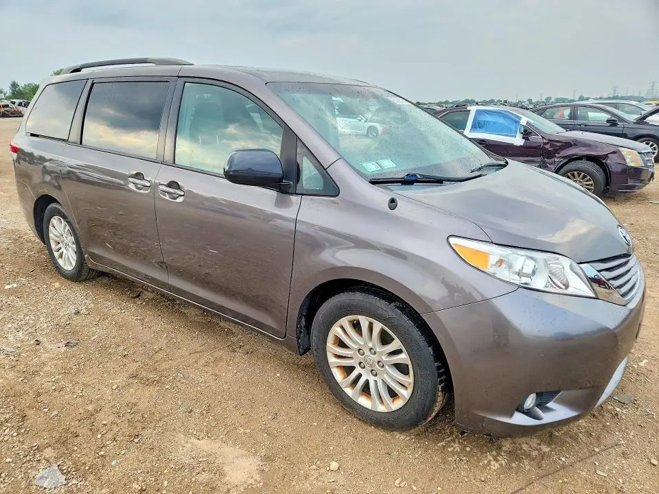 2013 TOYOTA SIENNA XLE 8-PASSENGER  