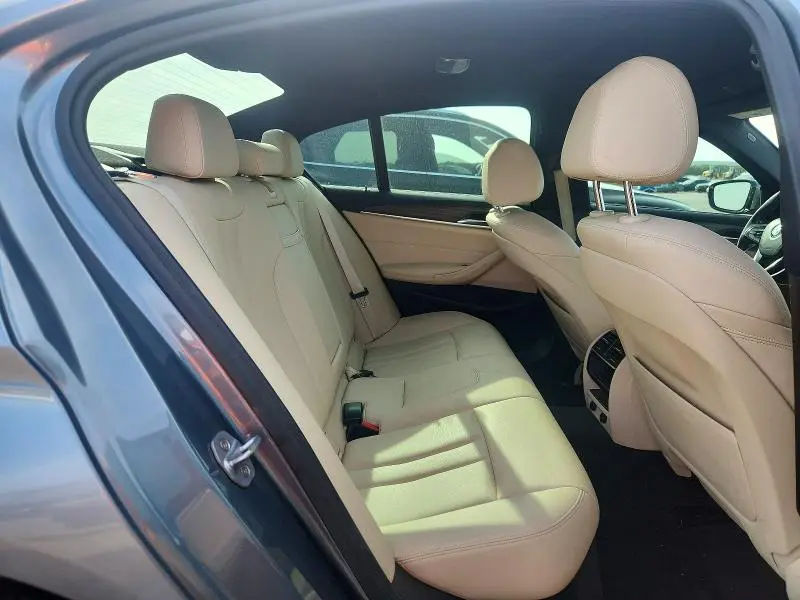 2019 BMW 530   