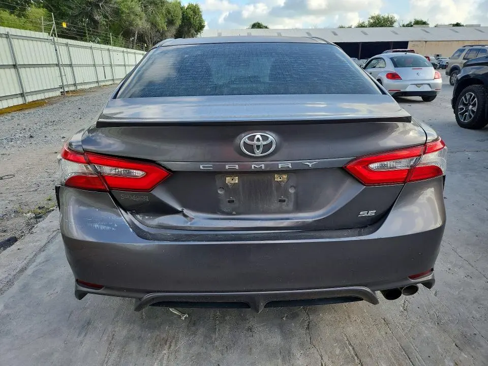 2018 TOYOTA CAMRY SE  