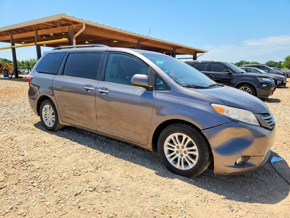2015 TOYOTA SIENNA XLE 8-PASSENGER  