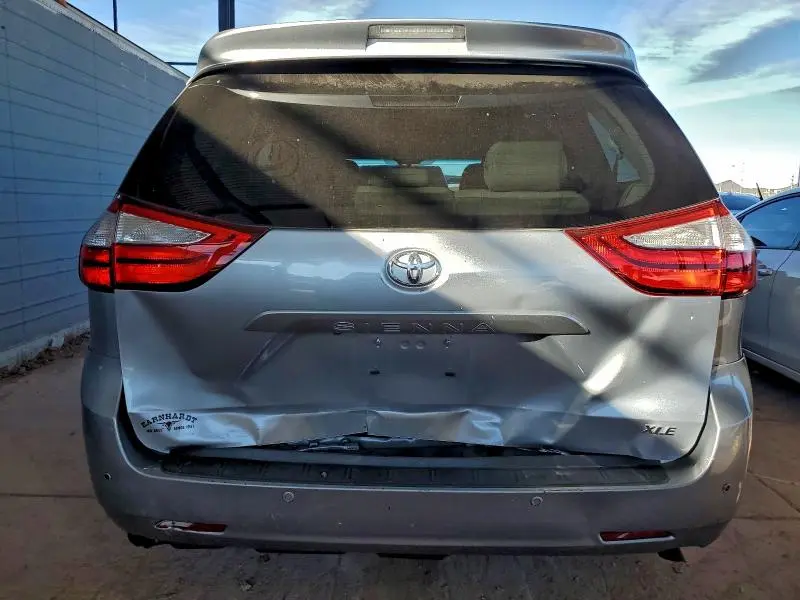2015 TOYOTA SIENNA XLE  