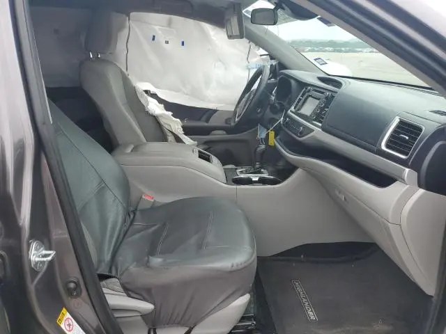 2019 TOYOTA HIGHLANDER LE  
