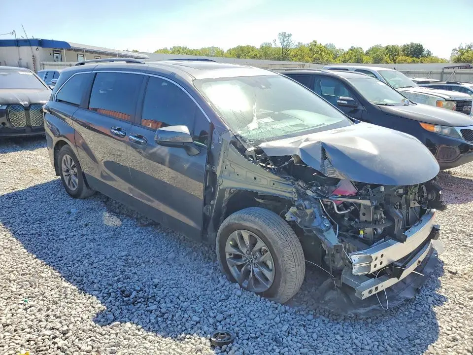 2025 TOYOTA SIENNA XLE 8-PASSENGER  
