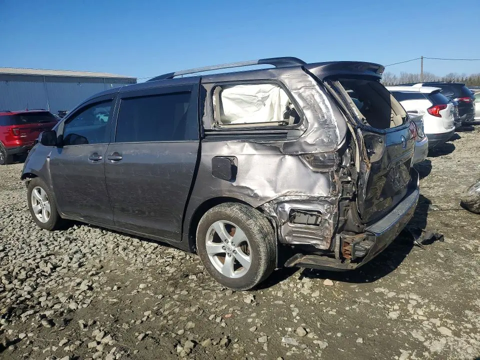 2015 TOYOTA SIENNA LE 8 PASSENGER  