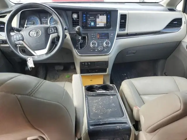 2017 TOYOTA SIENNA XLE  