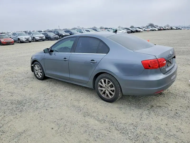 2013 VOLKSWAGEN JETTA SE  