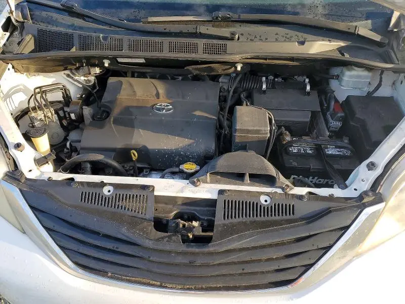 2013 TOYOTA SIENNA LE  