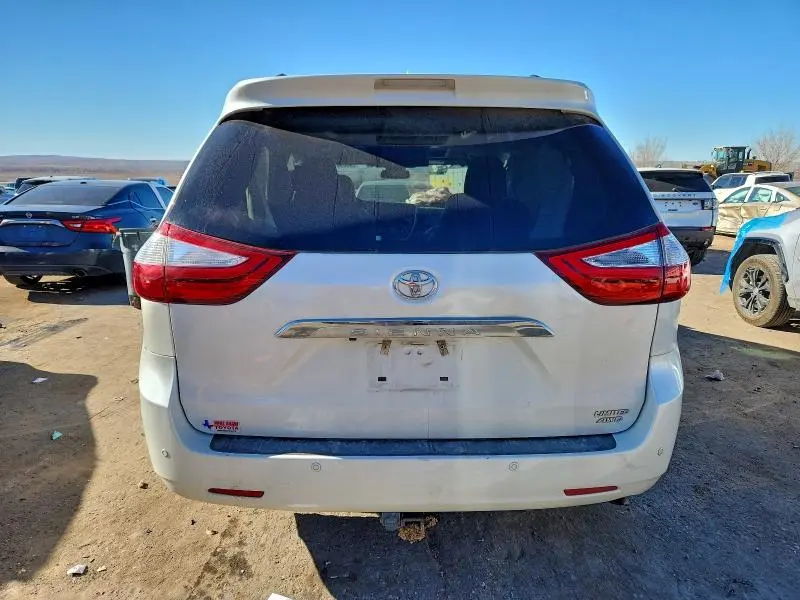 2017 TOYOTA SIENNA XLE  