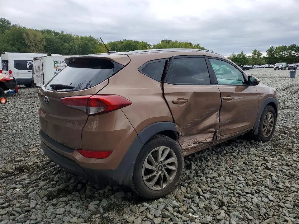 2017 HYUNDAI TUCSON SE  