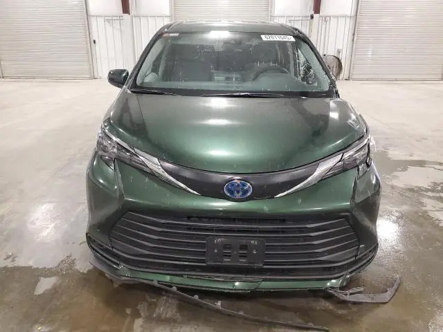 2024 TOYOTA SIENNA LE  