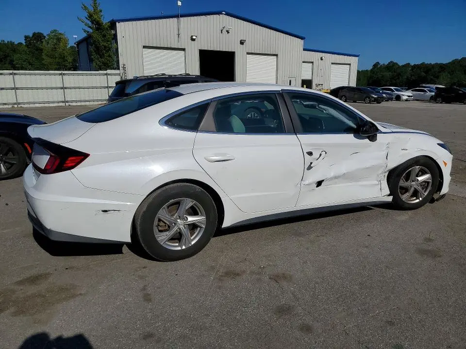 2022 HYUNDAI SONATA SE  