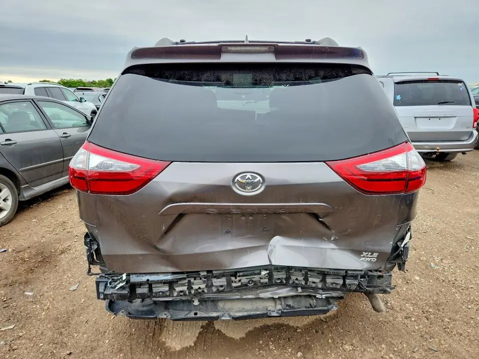 2020 TOYOTA SIENNA XLE 7-PASSENGER  