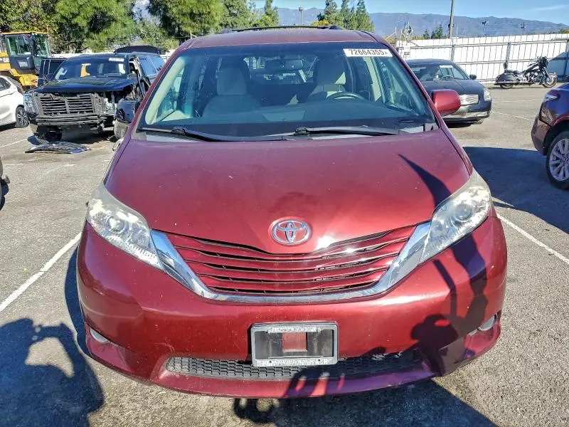 2015 TOYOTA SIENNA LE  