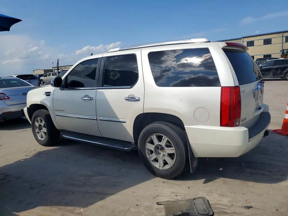 2011 CADILLAC ESCALADE LUXURY  