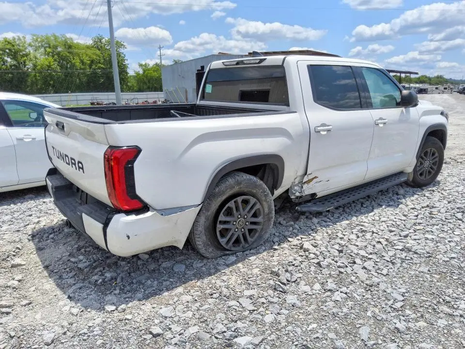 2023 TOYOTA TUNDRA SR5  