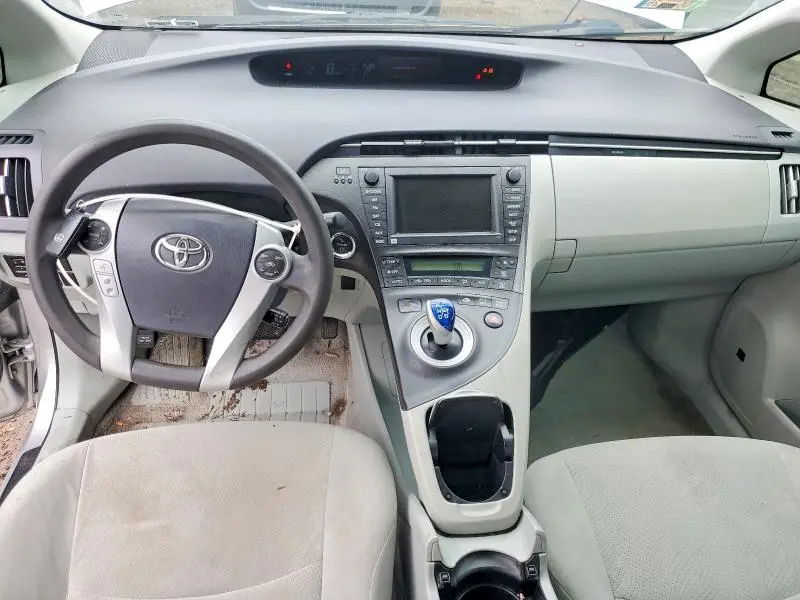 2010 TOYOTA PRIUS III  